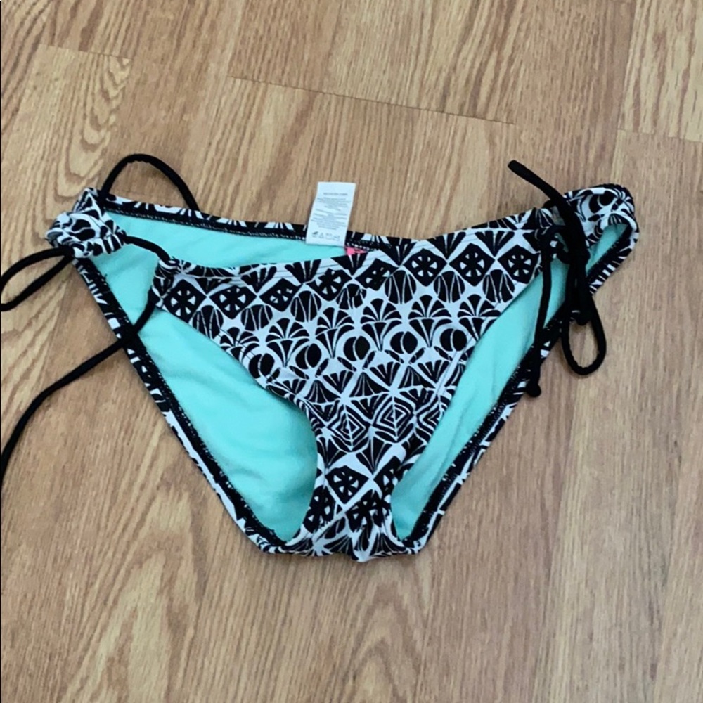 Tribe print bikini bottoms